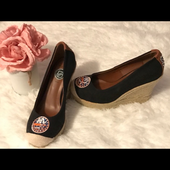 NHL Official NY Islanders Wedge Heels size 6 - Picture 4 of 10